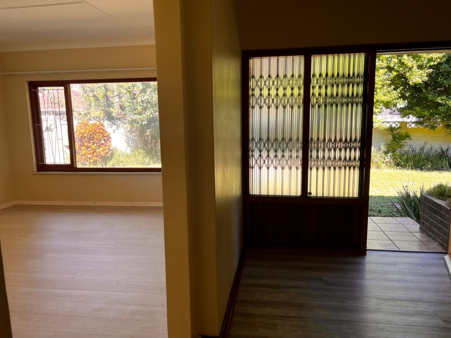 To Let 4 Bedroom Property for Rent in Beacon Bay Eastern Cape